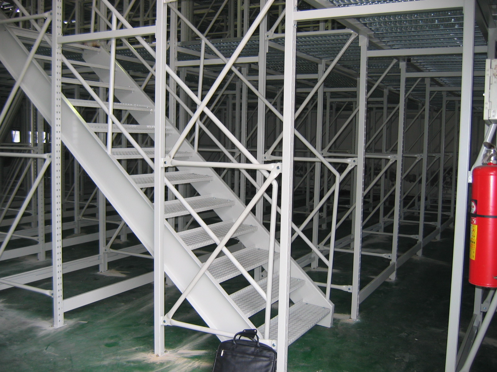 C16-積層式料架倉儲架